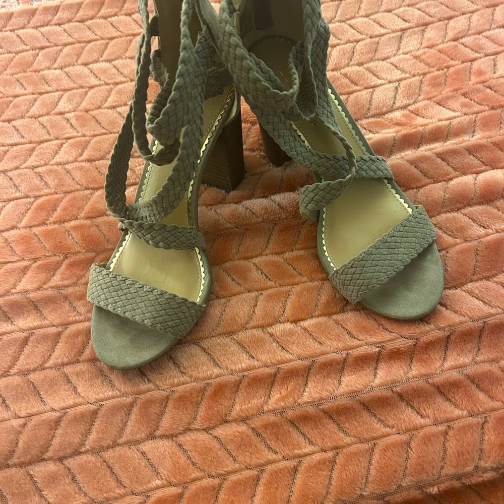 Lauren Conrad Braided Strap Block Heel Sandals - tan/gray